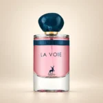 نمای تکی بطری عطر لا ووی الحمبرا با پس‌زمینه کرم