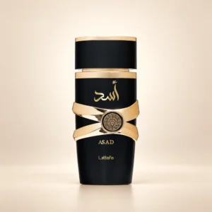 نمای بطری عطر لطافه اسد با زمینه کرم