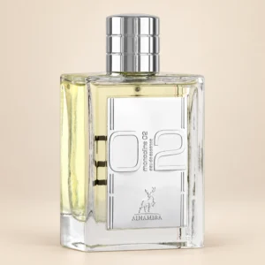 نمای بطری عطر الحمبرا مونوکلین ۰۲ با زمینه کرم