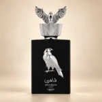 نمای تکی بطری عطر لطافه شاهین سیلور با پسزمینه کرم